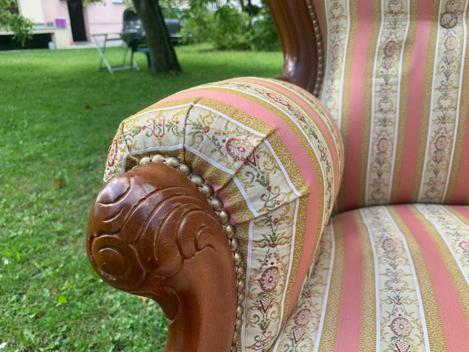Wygodne fotele, sofa i  ława, które ozdobią Twój salon