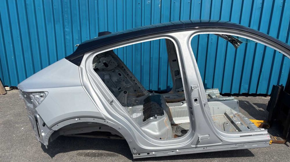 Четверть Volvo C40 Recharge крило кузов разборка