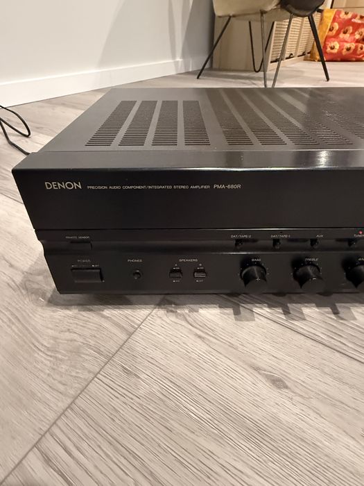 Amolificador Denon  PMA-680R