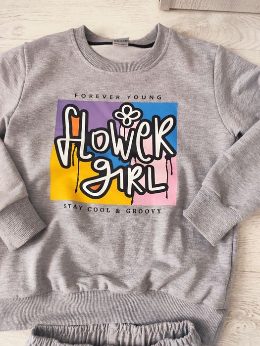 Dres dziewczęcy 122/128