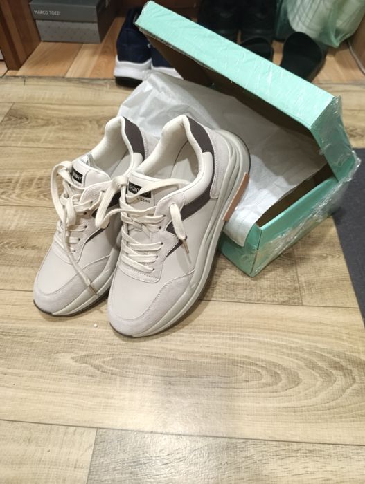 Кросівки бежевий колір ,41