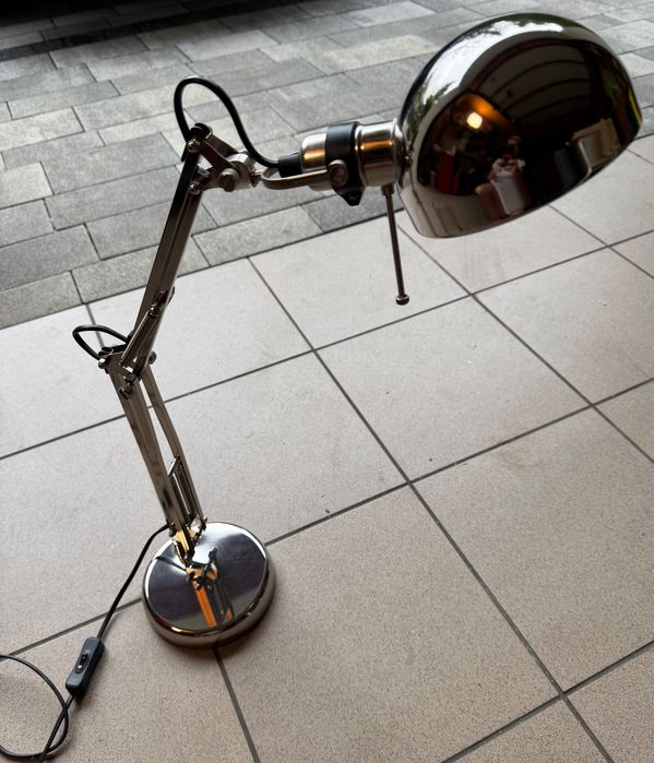 Lampa biurkowa srebrna