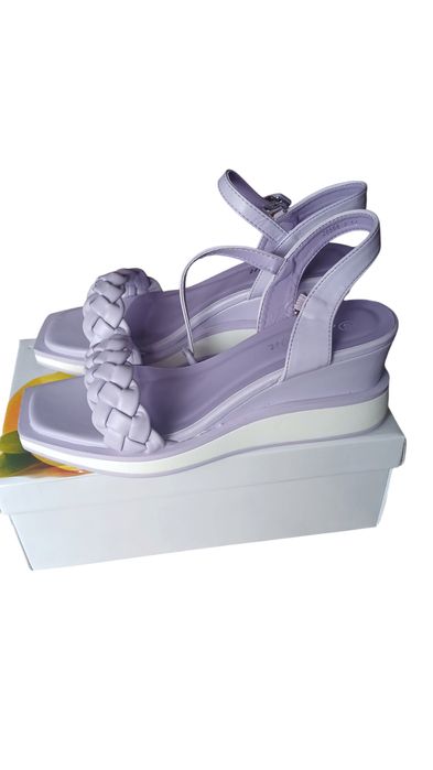 Взуття босоніжки