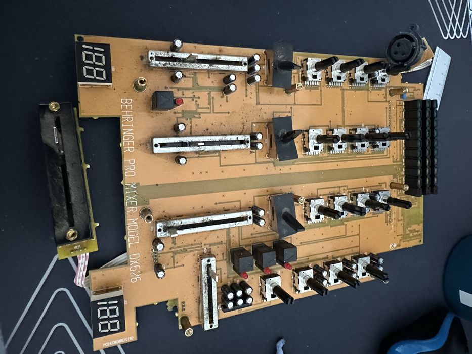 Eletronica em Guitarras, baixos, amps, PAs, pedais efeitos