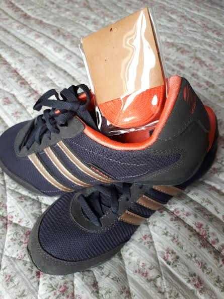 Tenis Adidas azul escuro/coral