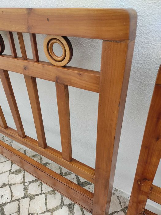 Cama de pessoa e meia com colchão