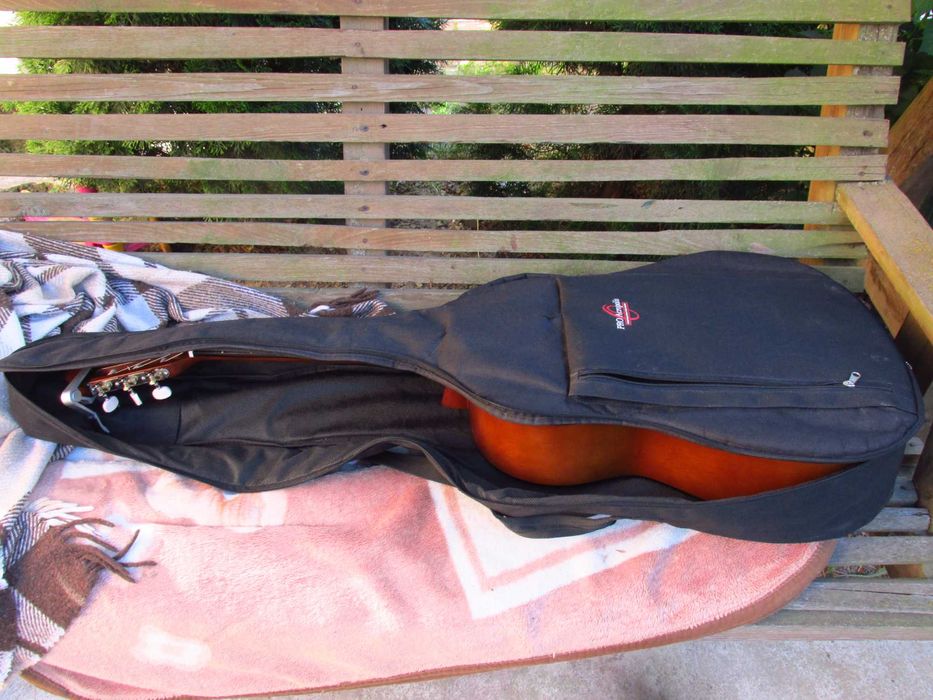 продам класичну гітару