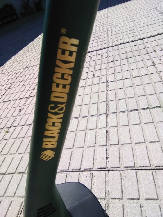 Aparador de relva Black e Decker