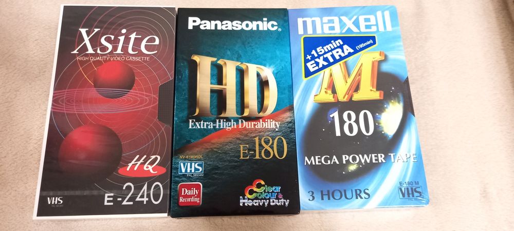 Продам видеокассеты VHS новые запечатанные.