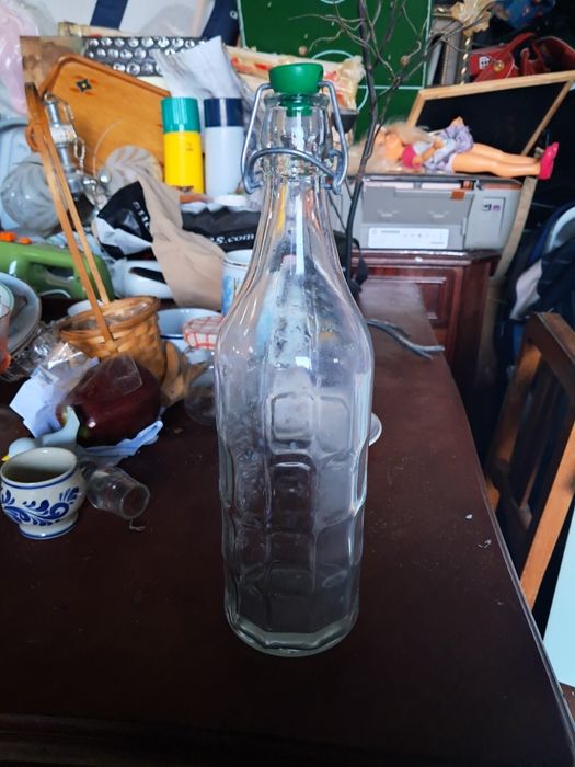 Garrafa antiga em vidro grosso