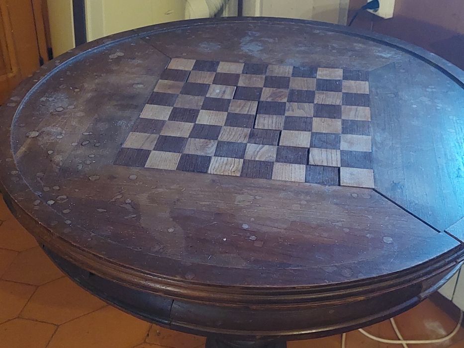 Mesa de jogo redonda