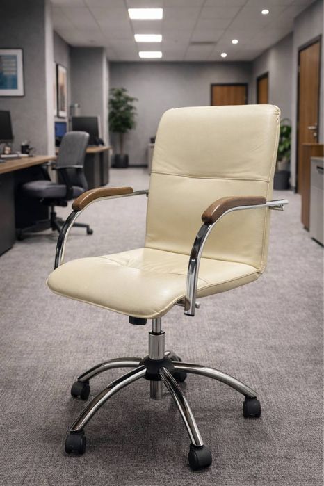 Распродажа офисных кресел менеджера б/у