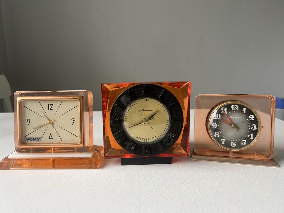 часы Молния оргстекло