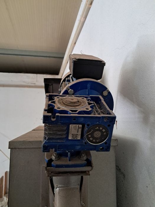 Queimador de peletes  estava aplicado num forno de assar leitao