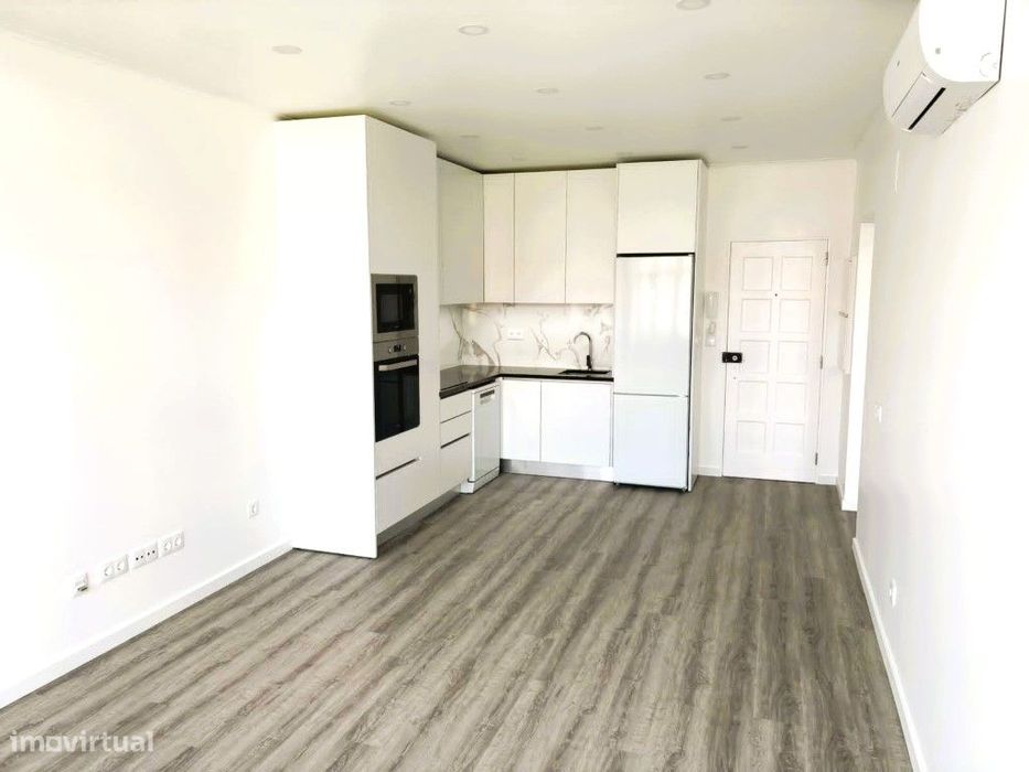 Apartamento T1 Renovado para Arrendamento no Centro de Santa Cruz -...