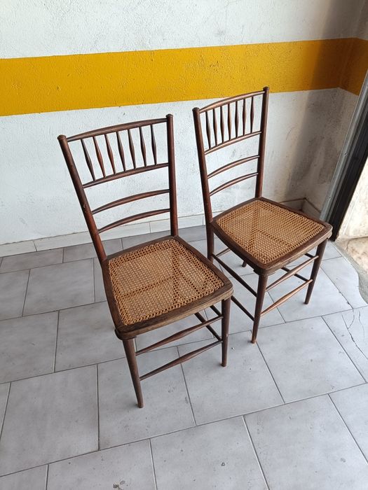 Cadeiras em palhinha