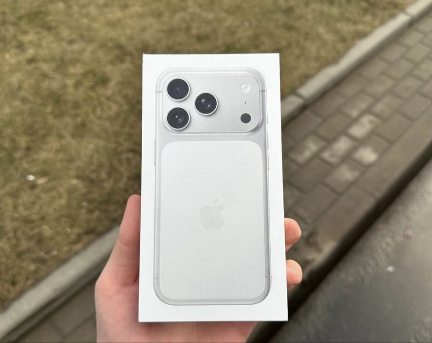 Iphone 17pro 256гб  sim+esim( запакован) 2шт