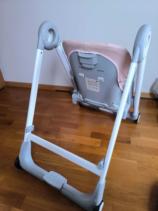 Krzesełko do karmienia z regulacją wysokości