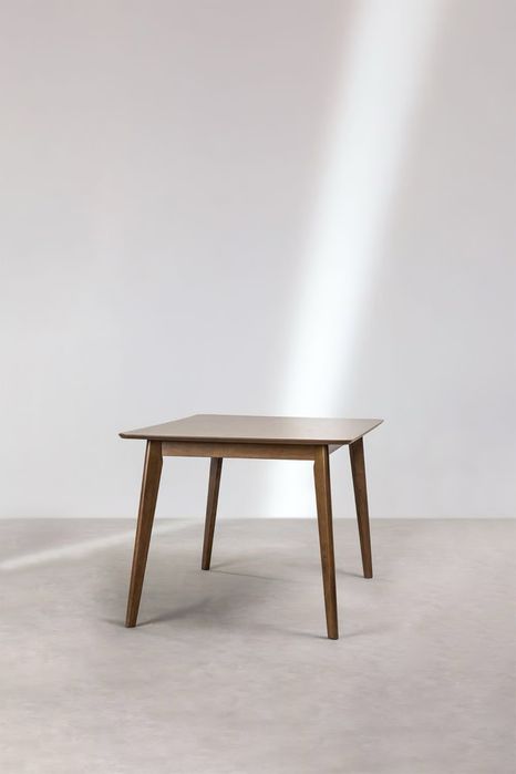 Mesa de jantar retangular de madeira