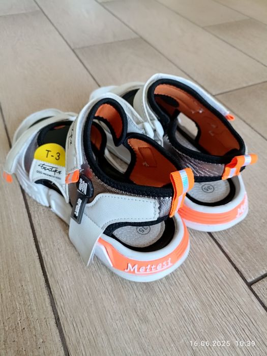 Сандалі на дівчинку 35р