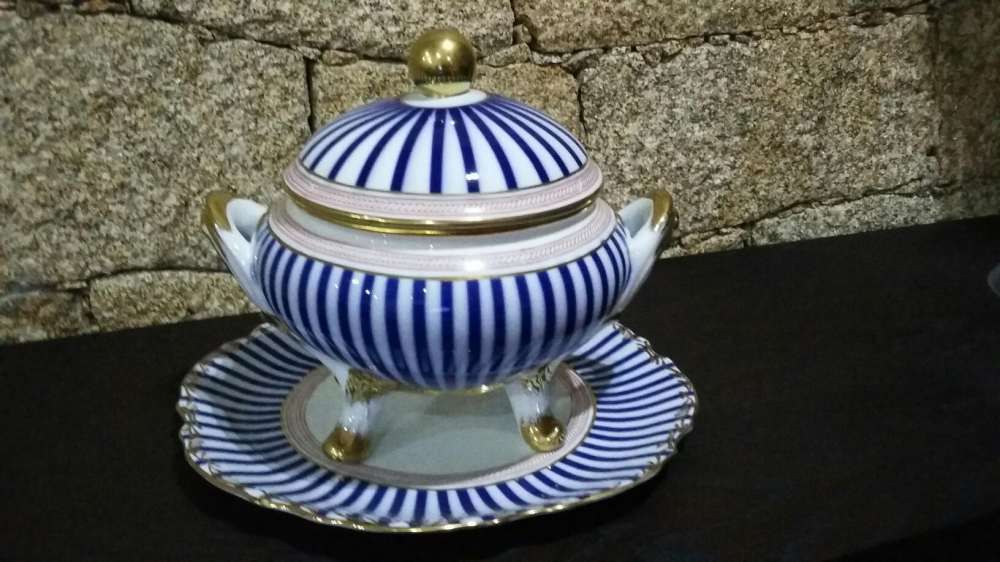 Terrina e prato em Porcelana