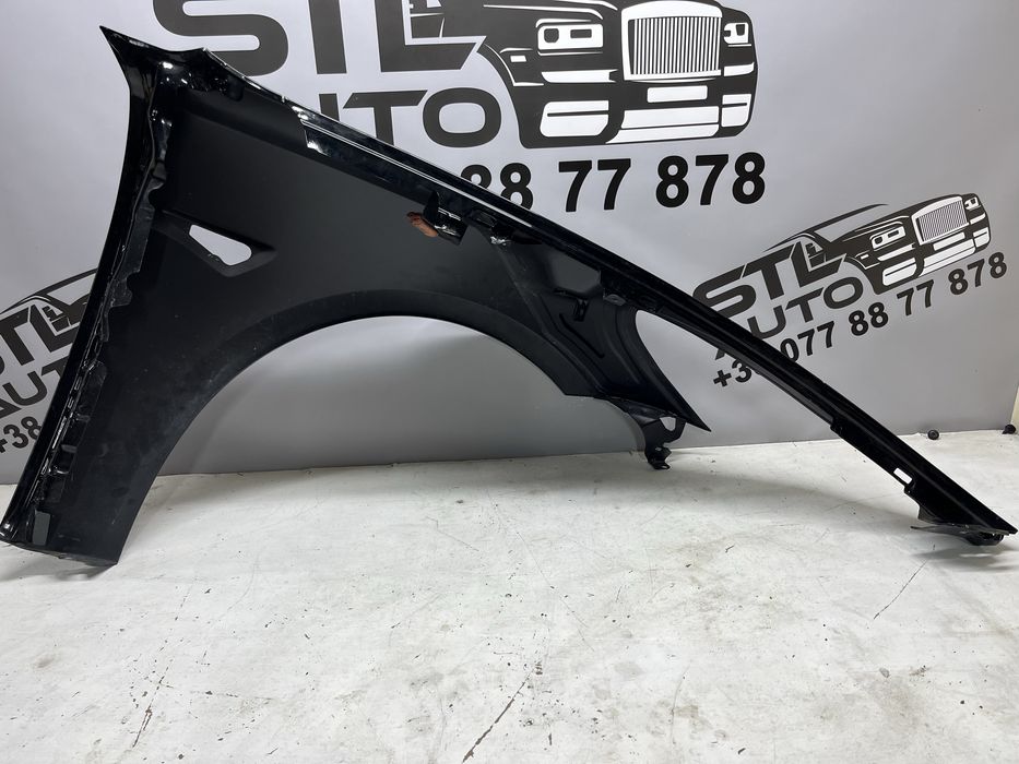 Ліве крило Tesla Model 3