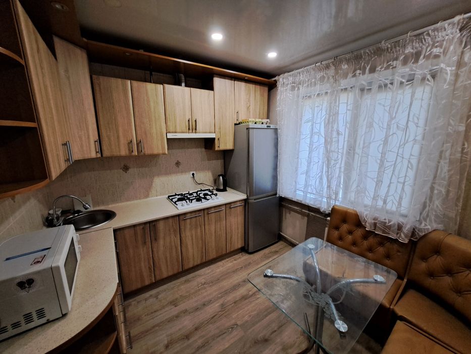 Аренда 2 ком.кв. на Лазурном ул.Быкова 9