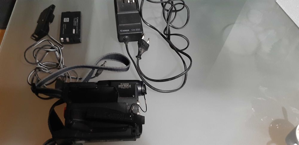 Vintage film camera, like new and in good condition, black64751574798466123