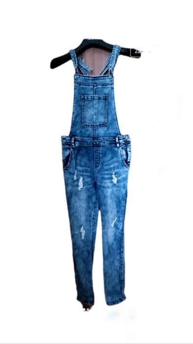 Spodnie ogrodniczki jeansowe z przetarciami