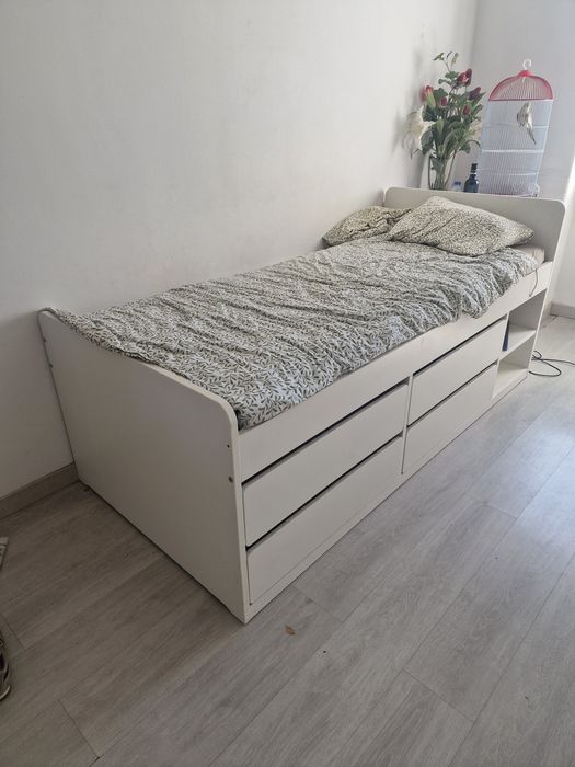 Cama de solteiro usada