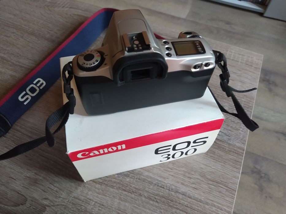 CANON EOS RT (REFLEX ANALOGICA CON SPECCHIO SEMIRIFLETTENTE) - Il