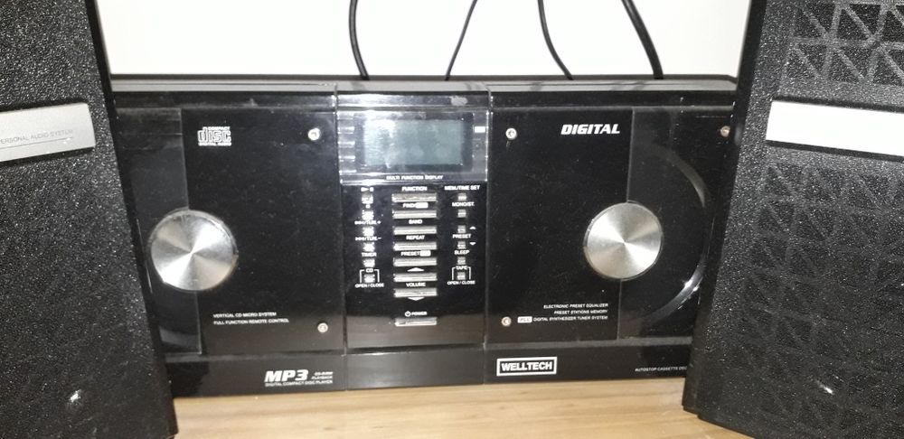 Leitor de CDs + rádio