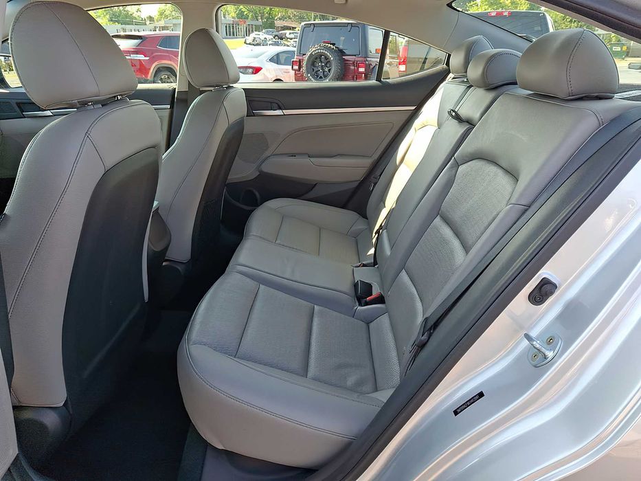 Hyundai Elantra Limited      2019