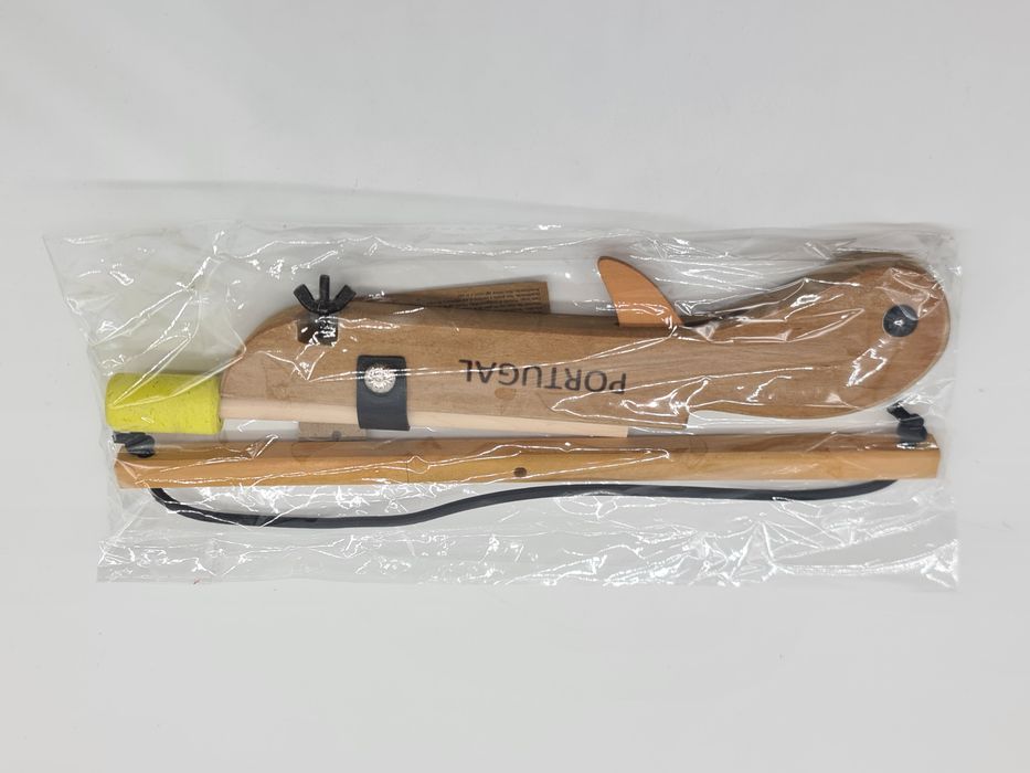 Besta de brinquedo em madeira - nova