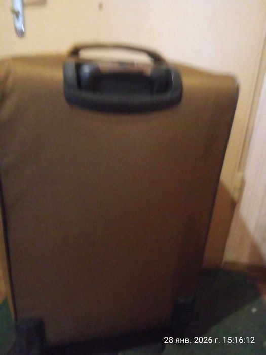 Дороженвй чемодан продам на колёсиках