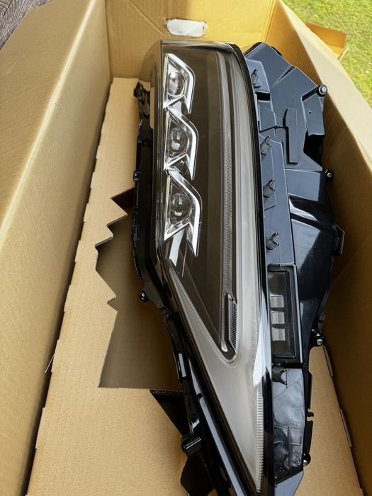 Lexus Rx reflektor lampa przód