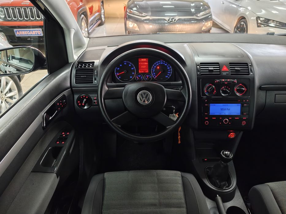 Volkswagen Touran 1.6МРі 8V 5МКПП 2006 р.в. (102 к.с.)