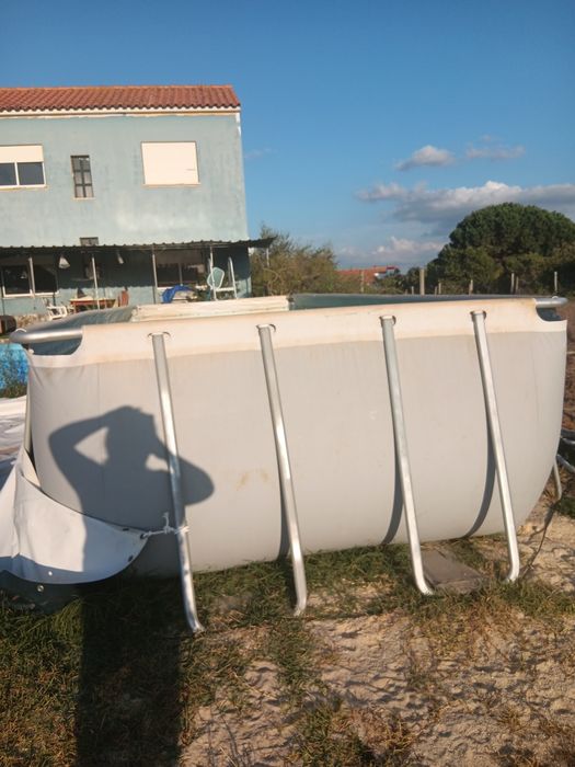 Vendo pescina de 6 metros por 2.50 mais 2 bombas uma de areia e outra de filtro