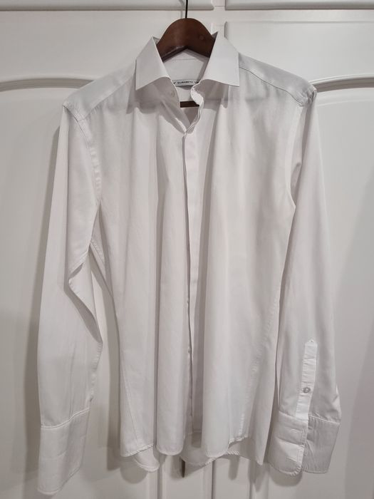 Camisa de fato branca