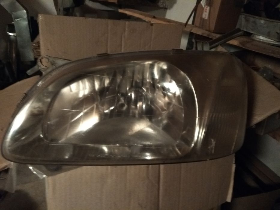 Дві фари та задній фонарь Кіа карнівал , ціна за все1