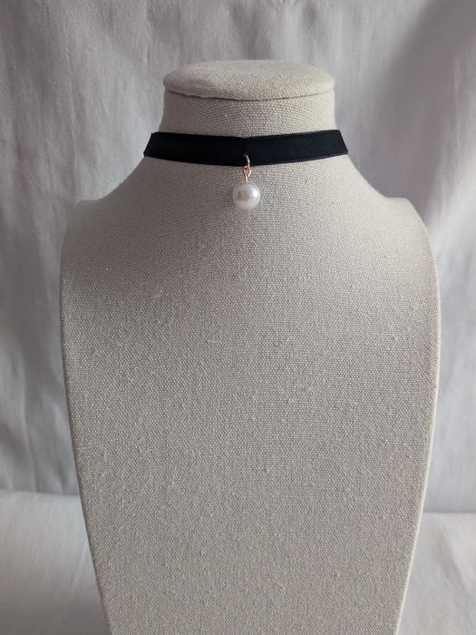 Aksamitny Choker z perłą