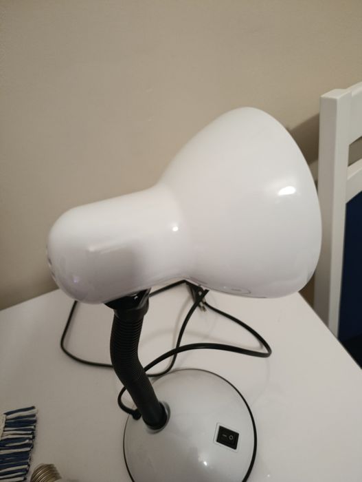 Lampka stojąca na biurko