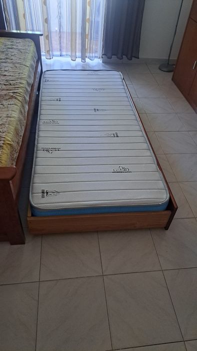 Vendo cama individual dupla.
