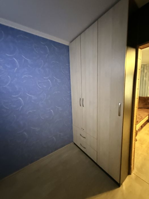 1к Крут біля озера з автономкою