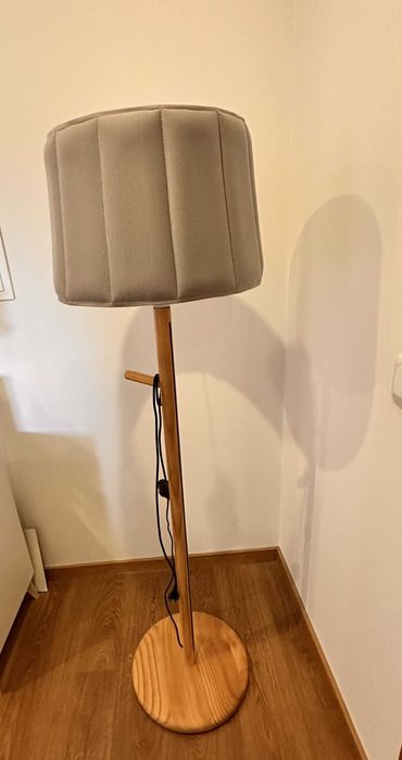 Candeeiro de pé da loja gato preto como novo