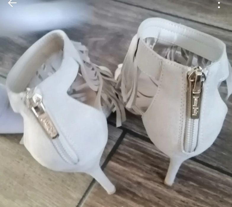 Buty na obcasie, z frędzlami , beżowe, 36 rozmiar ,z ccc