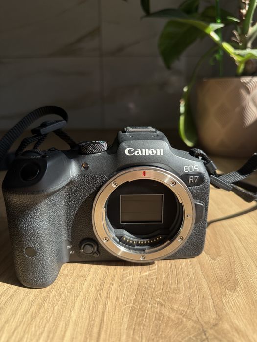 Canon R7 aparat. Dobry stan
