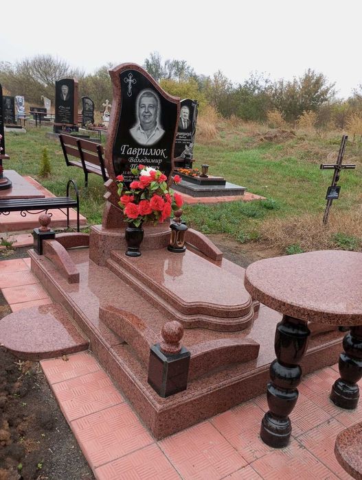 Виготовлення пам'ятників