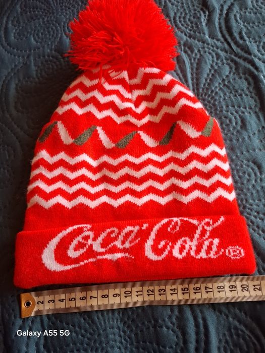 Czapka coca cola.