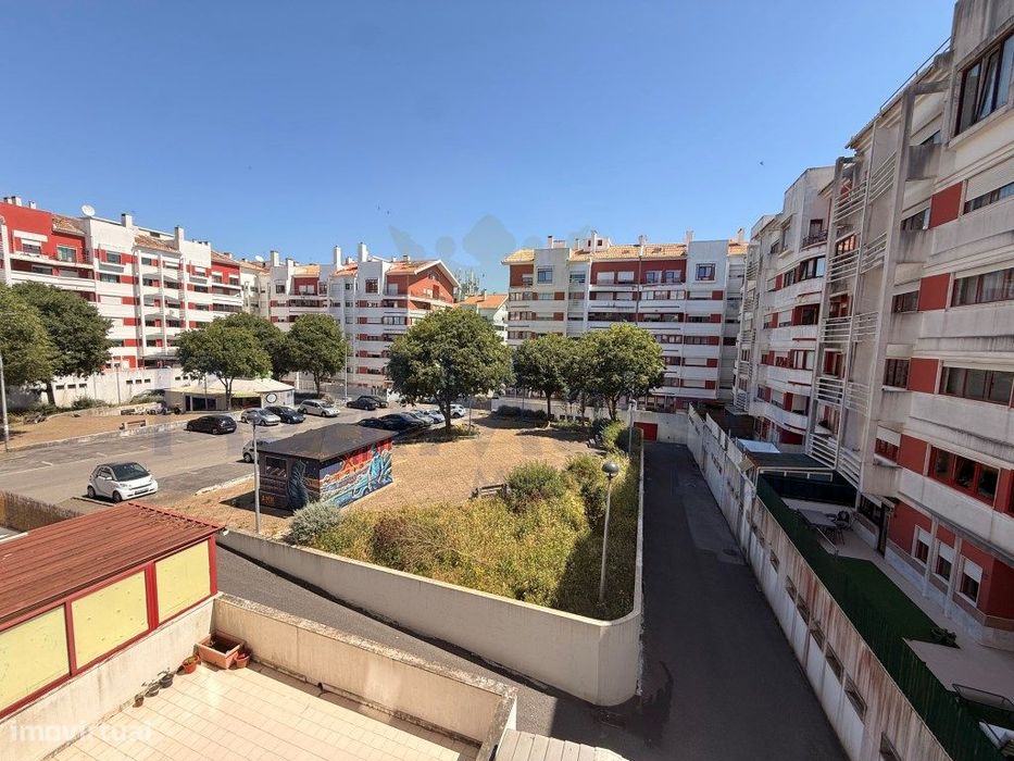 Vende-se Fantástico Apartamento c/ Parqueamento na Cavaleira